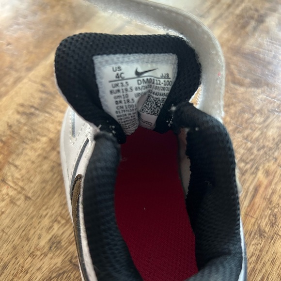 Nike Kids White and Black Sneakers with Pink Accents - Picture 4 of 4